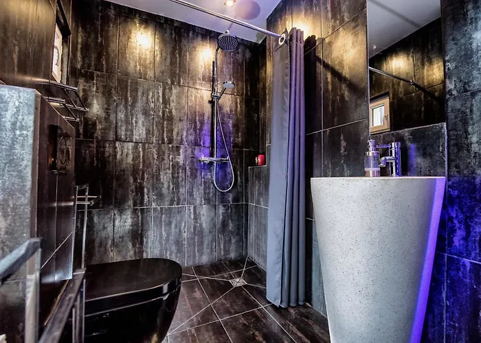 The Grey House הונפלר